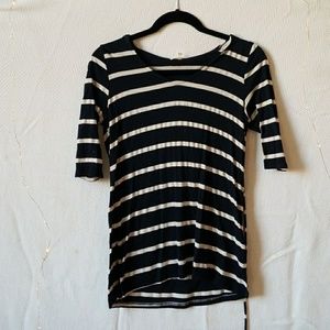 Half sleeve striped hooded tee